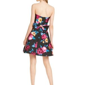 Betsy Johnson strapless bow-back fit-flare floral dress